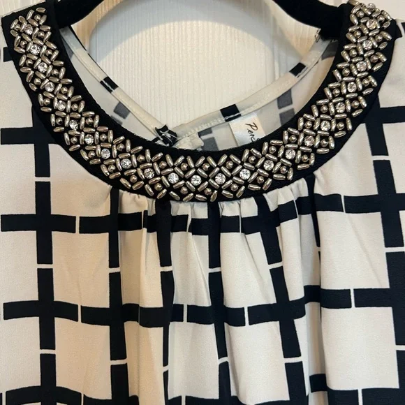 PerSeption Concept Black and White Sleeveless pattern beaded Blouse - Picture 5 of 6